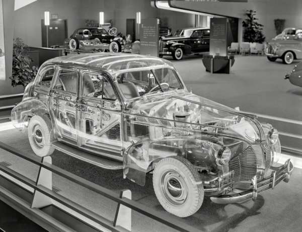 прозрачный Pontiac 39-го года