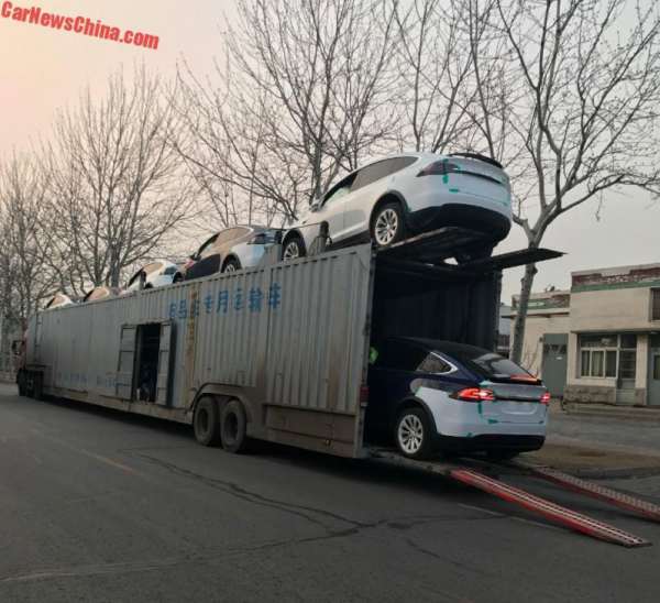 Tesla Model X упали с автовоза