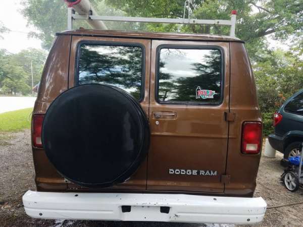 фургон Dodge Ram