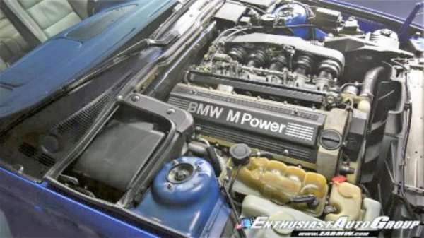 Голубой BMW M5 E34