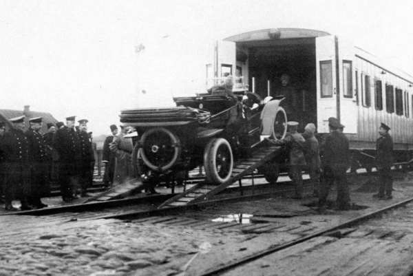 Автосалон в Санкт-Петербурге 1913 года