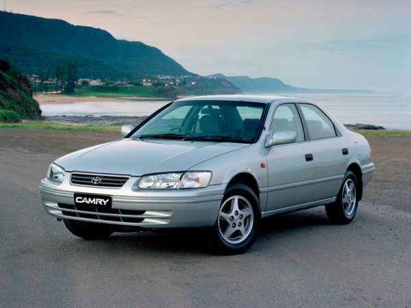 История легендарной модели: Toyota Camry