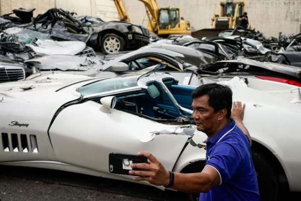 Президент Филиппин приказал уничтожить десятки люксовых авто