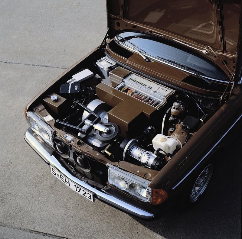 Гибридный универсал Mercedes-Benz 1982 года