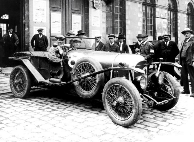 Первые автомобили известнейших брендов