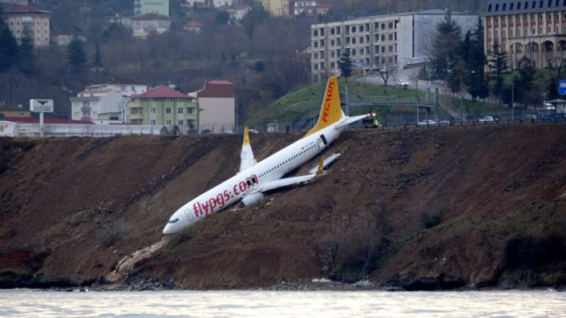 В Турции с посадочной полосы слетел самолет