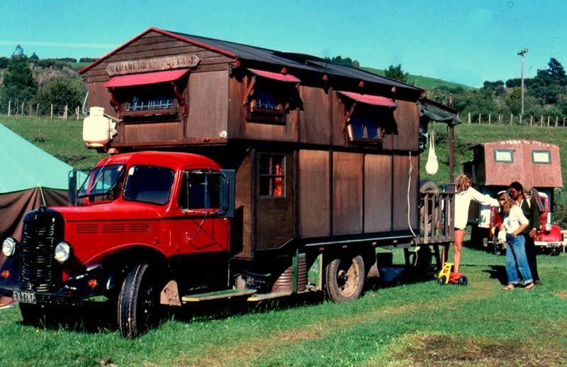 Удивительные ретро-грузовики переоборудованные в дома на колесах