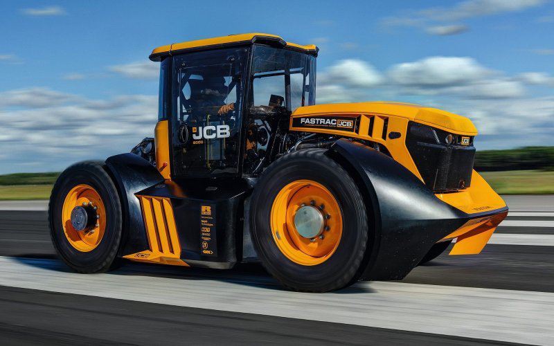 Британец установил рекорд скорости на доработанном тракторе JCB