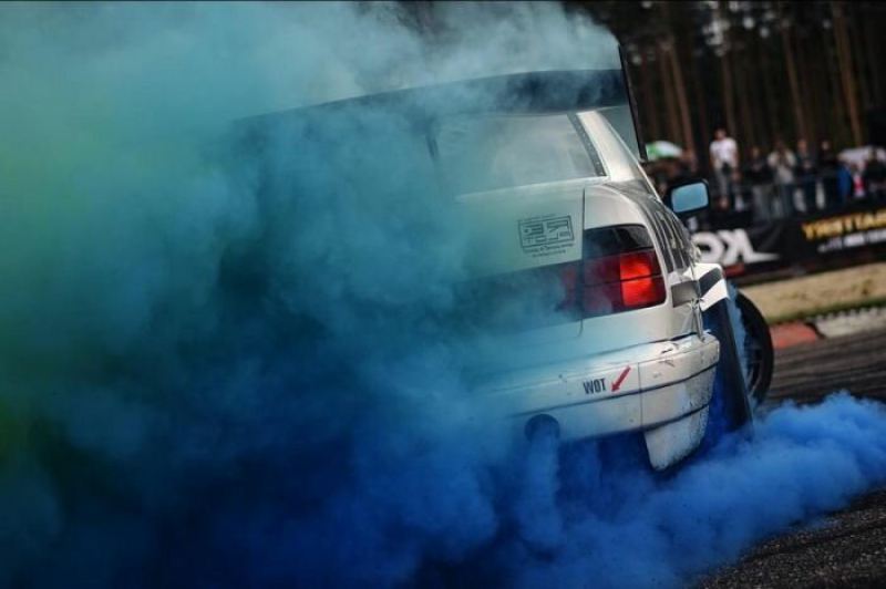 Цвет выхлопных газов может показать неисправность автомобиля!