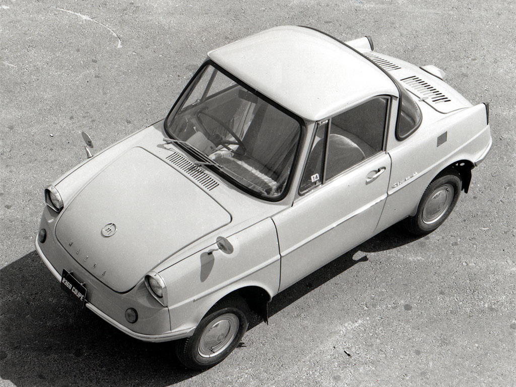 Первый легковой автомобиль Mazda 1960 года. R360 Coupe